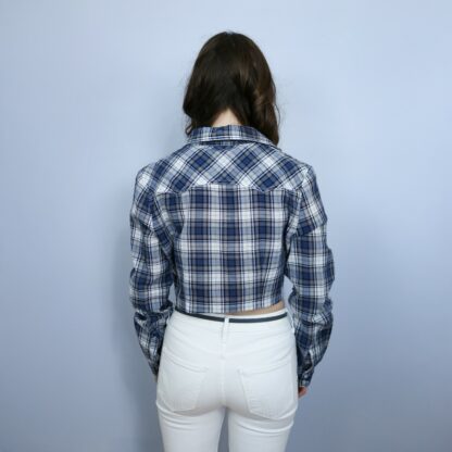 Chemise crop top femme à carreaux bleue – Image 2